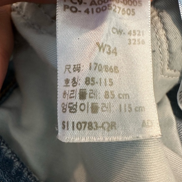 Lee Women’s Sz: 34 311 Shaping Skinny Capri. Medium Wash. Stretchy. 5 Pockets. - Picture 6 of 11